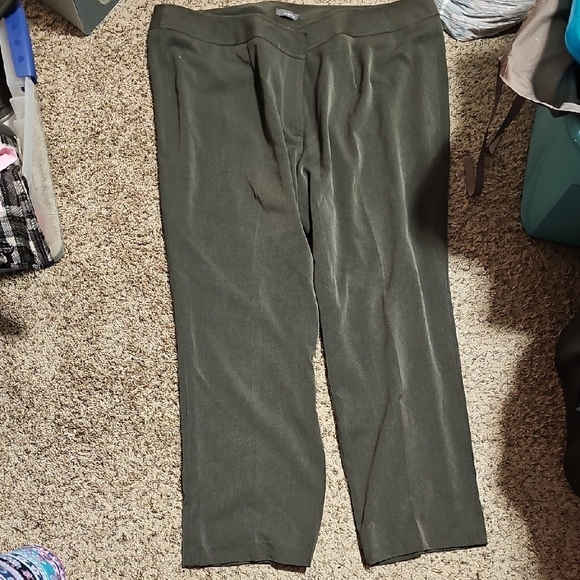 Liz Claiborne Women's Gray Straight Leg Pants. Plus Size 24w. Like New - Picture 2 of 5